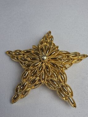 Vintage Signed Capri Gold Tone Star Brooch Textured Mid-Century Modern Pin Jewel